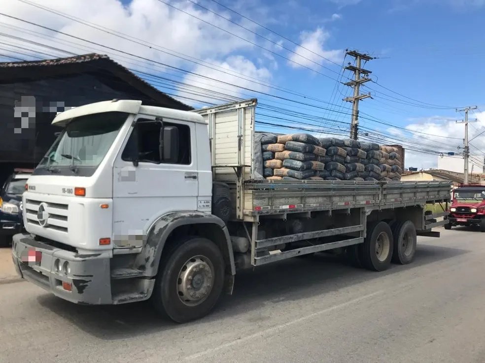 Caminhão de entrega própria do depósito